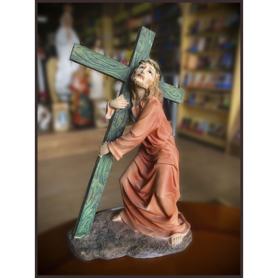 تمثال يسوع حامل الصليب