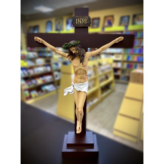 تمثال يسوع المصلوب مع قاعدة