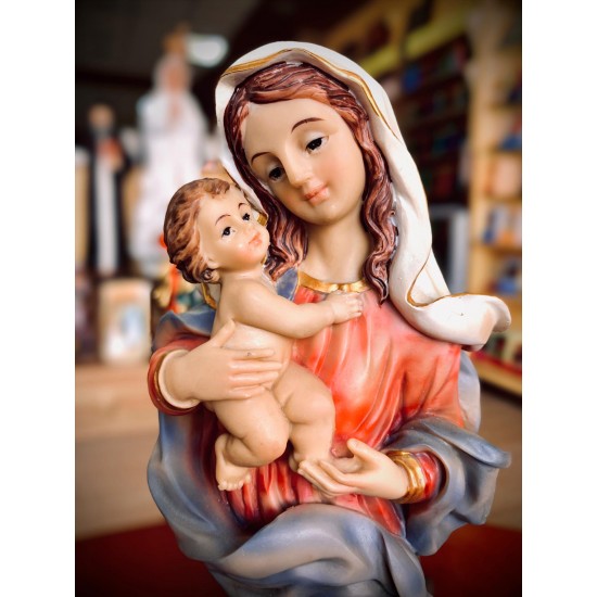 تمثال مريم العذراء مع الطفل يسوع