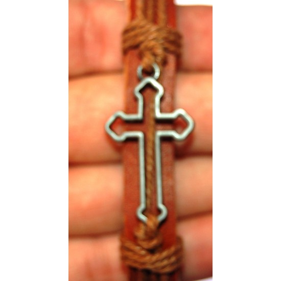 اسوارة جلد بني مع صليب معدن مع خيوط